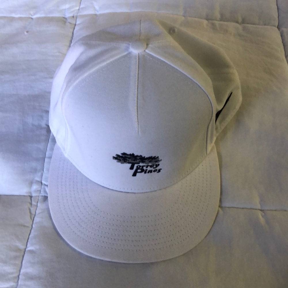 NWOT NIKE HAT. TORREY PINES GOLF HAT.